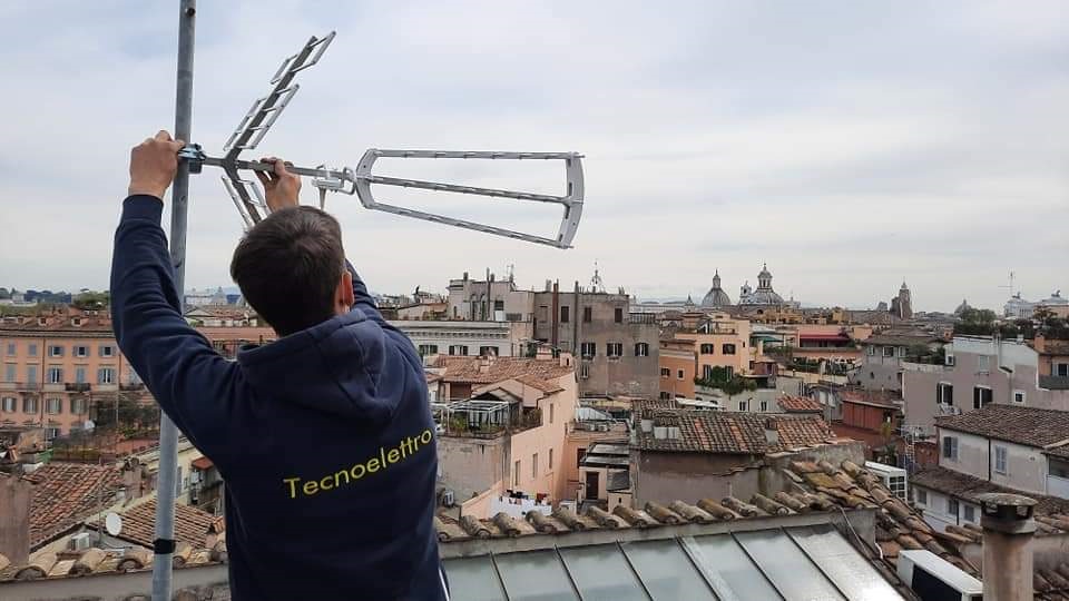 Tecnoelettro_Impianti-antenne-terrestri-e-satellitari-Roma